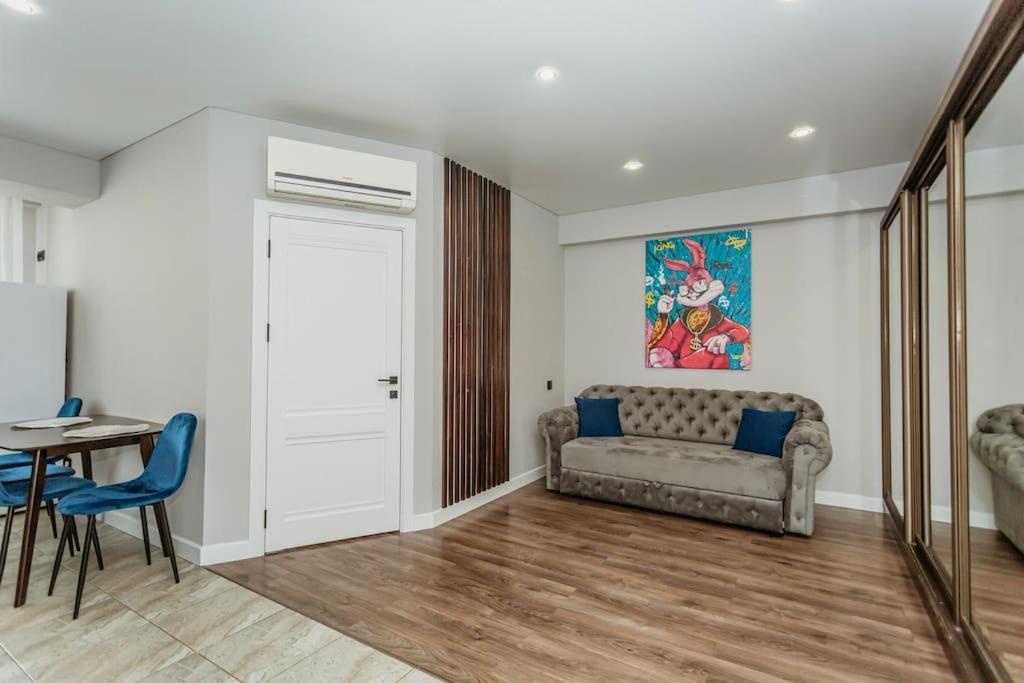 Rich Bunny Appartement Chişinǎu Buitenkant foto